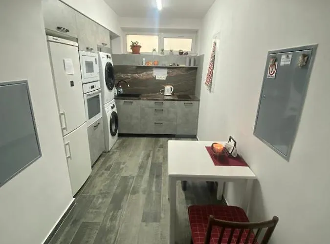 Gazde/Camere de închiriat O5